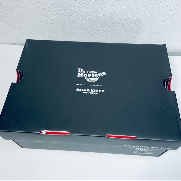 Dr Martens | Hello Kitty collab - Picture 14 of 16